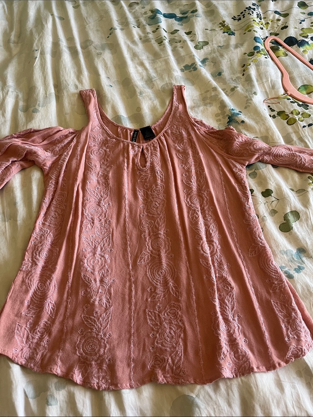 Embroidered Cold-Shoulder Tunic in Dusty Pink